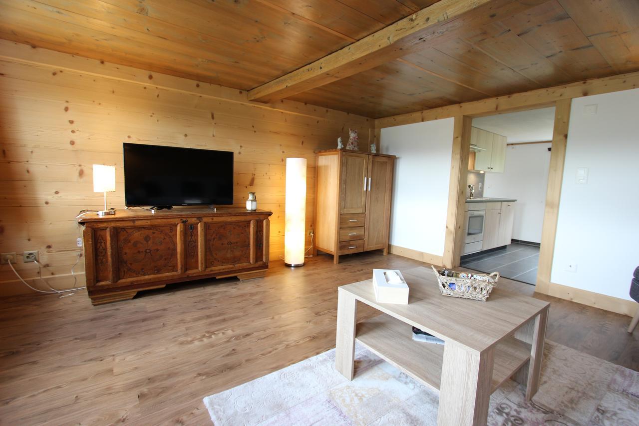 Les Mourriaux Apartamento Chateau-d'Oex Exterior foto